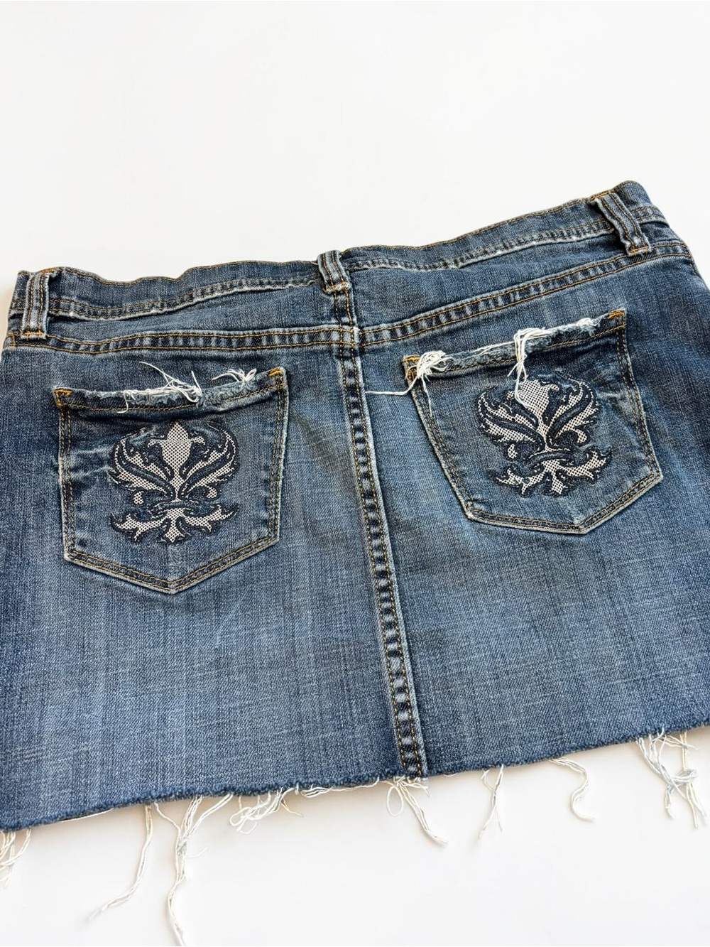 Y2K Denim Mini Skirt Embroidered Fleur De Lis Low Rise Gap True Vintage Size 4